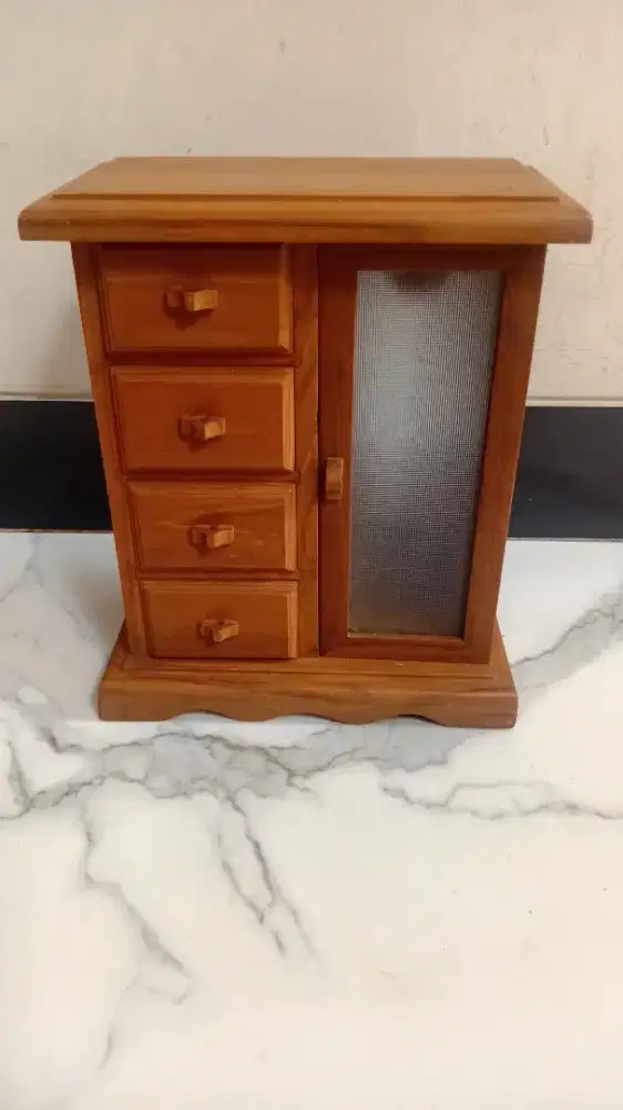 Lemari Kayu Perhiasan Miniatur