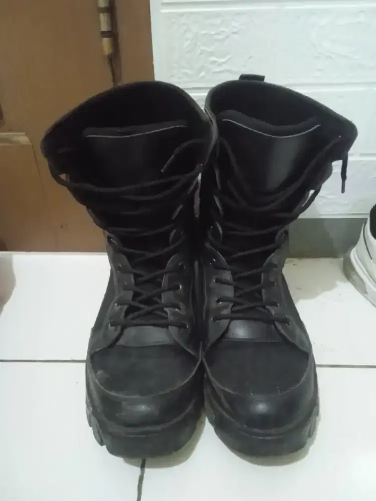 Sepatu pdl satpam dan asesoris satpam