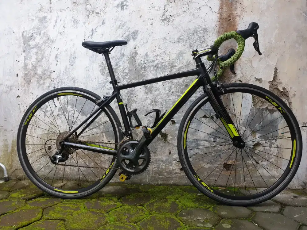 Roadbike polygon Strattos S4