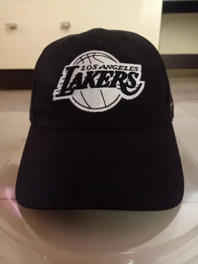 Topi '47 colab NBA logo LAKERS