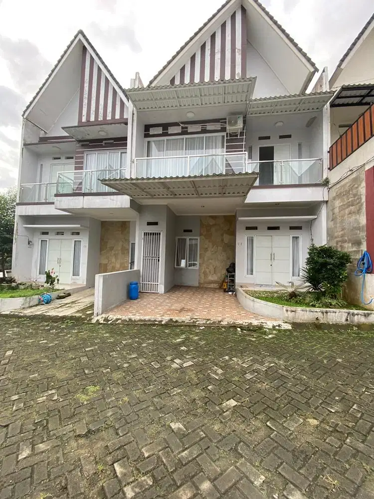 Dijual Rumah Dua Lantai