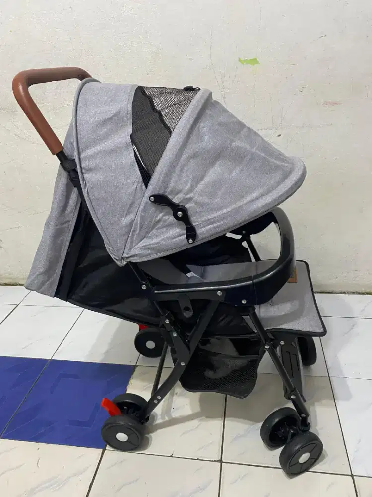 Stroller bayi kondisi masih mulus
