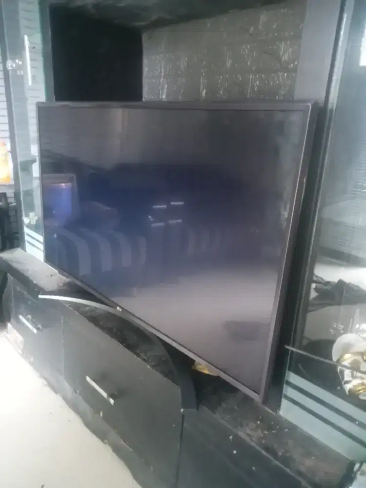 LG UM437600PTA  UDAH SMART