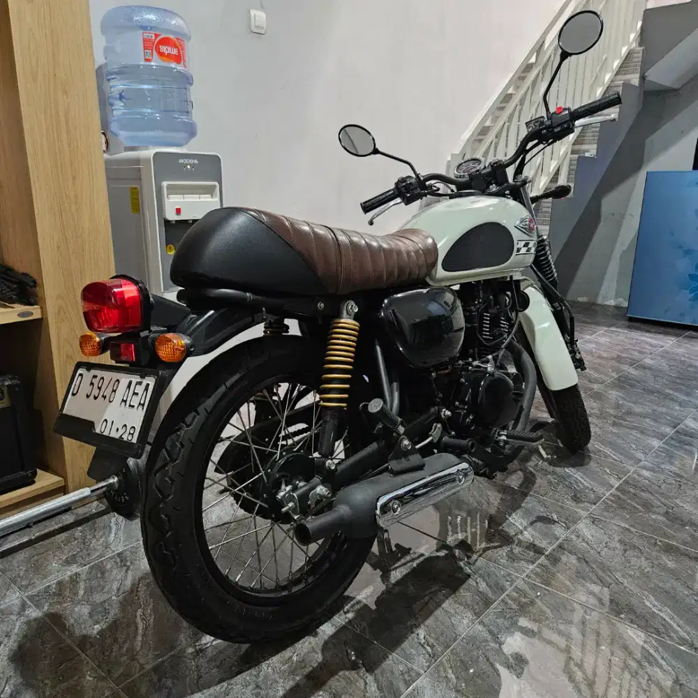 Km4rb kawasaki w175 cafe tr 2022 atau 2023 pakai 2024