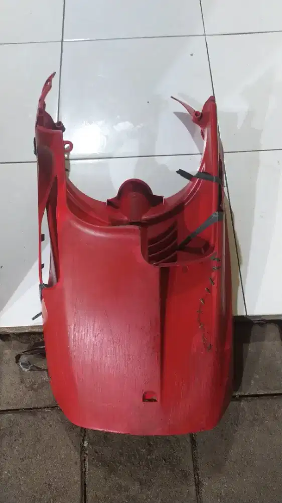 dek paruh kolong merah