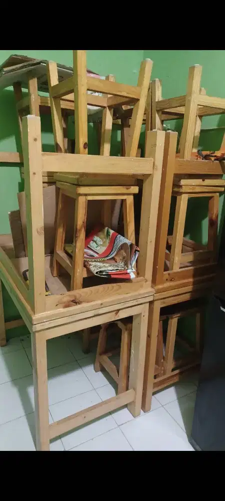 Meja kursi jatilanda