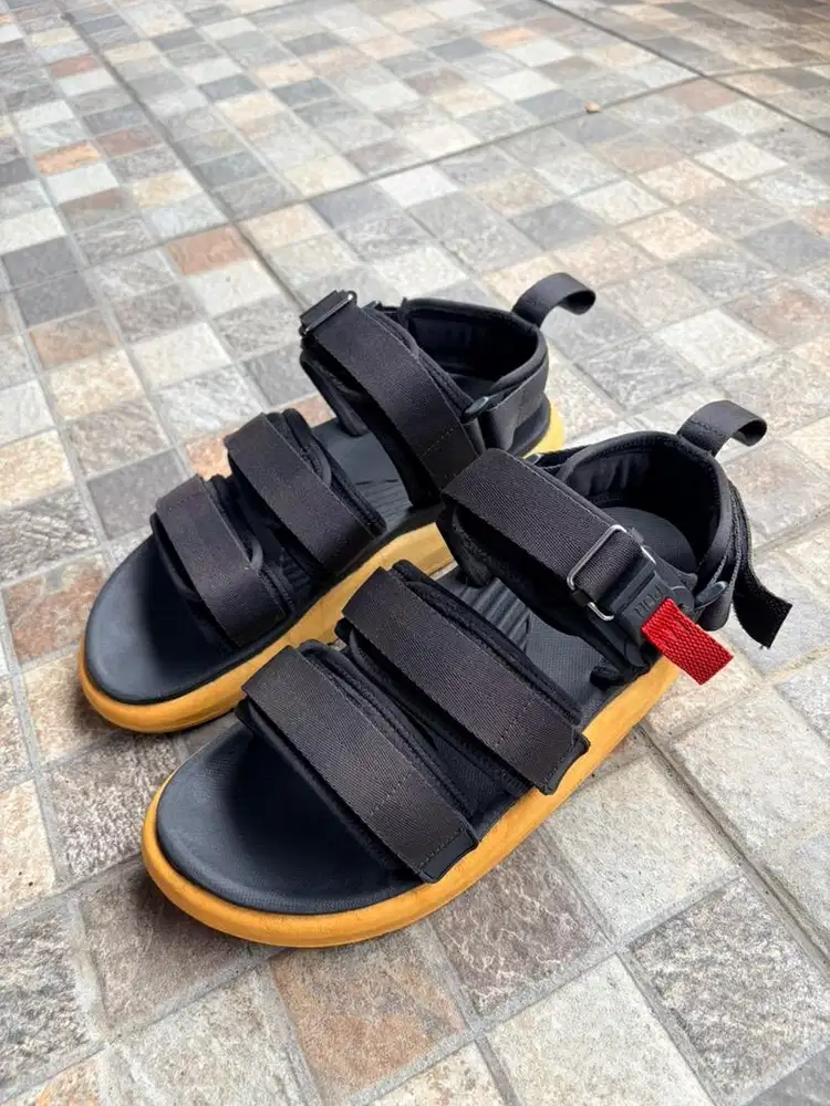 Hijack sandal size 42