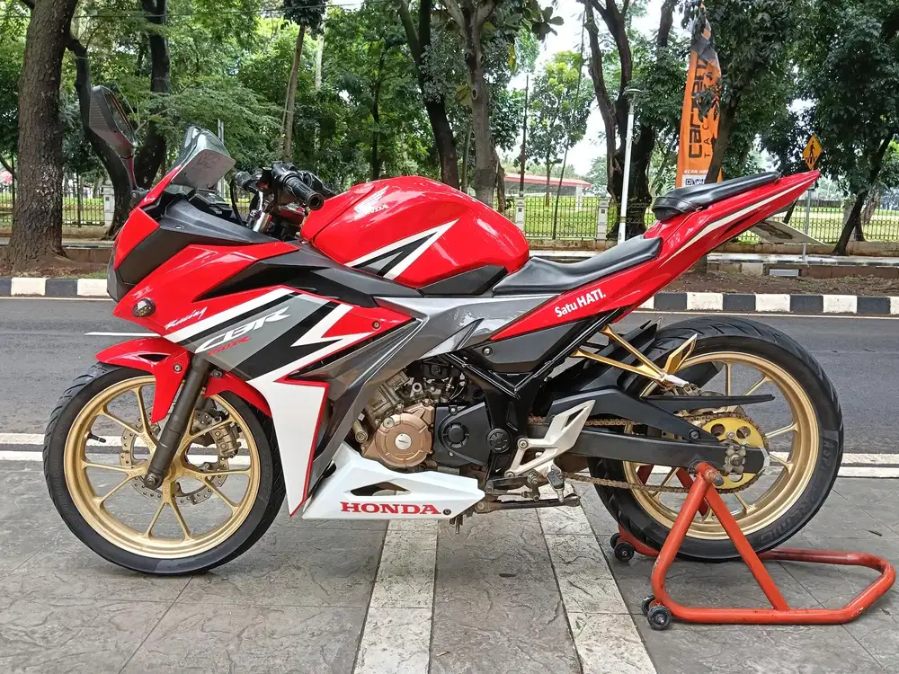 DP PROMO 300K NEW HONDA CBR 150R THN 2019 PJK IDUP SIAP PAKAI