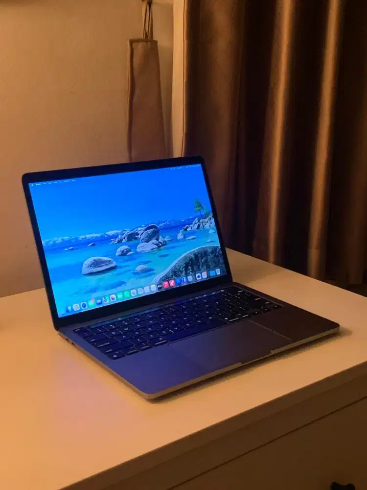 MacBook Pro 2022 M2 13 inch 8/256