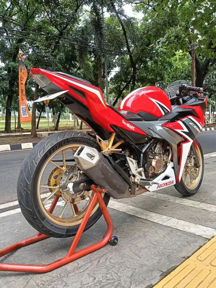 DP PROMO 300K NEW HONDA CBR 150R THN 2019 PJK IDUP SIAP PAKAI