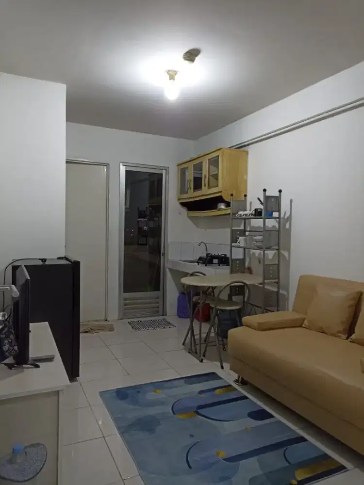 Di sewa Unit Apartemen kalibata city 2 BR semi furnish tower kemuning