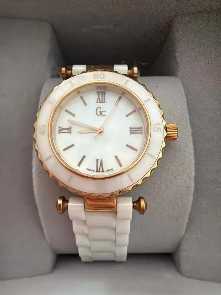 dijual jam gc wanita mulus box lengkap