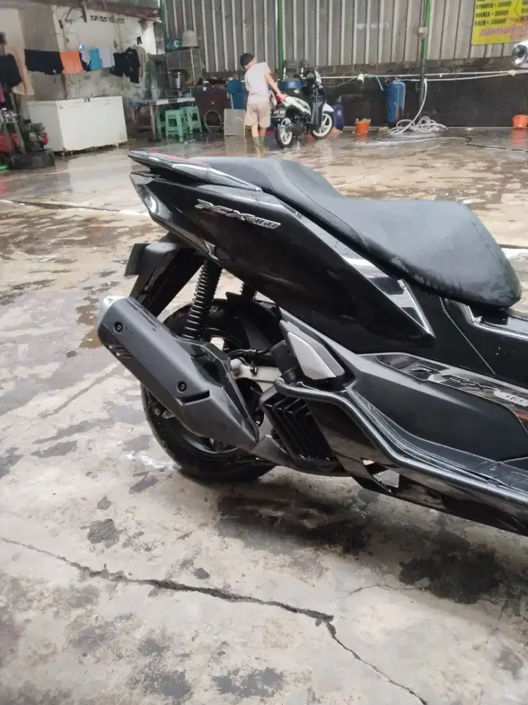 PCX 160 2024  hitam glossy