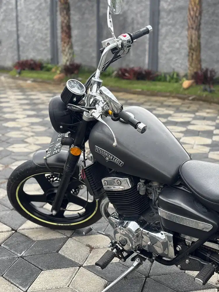 Benelli Patagonian Eagle 250 pmk 2021 Hitam 2 Cylinder Koko Motor