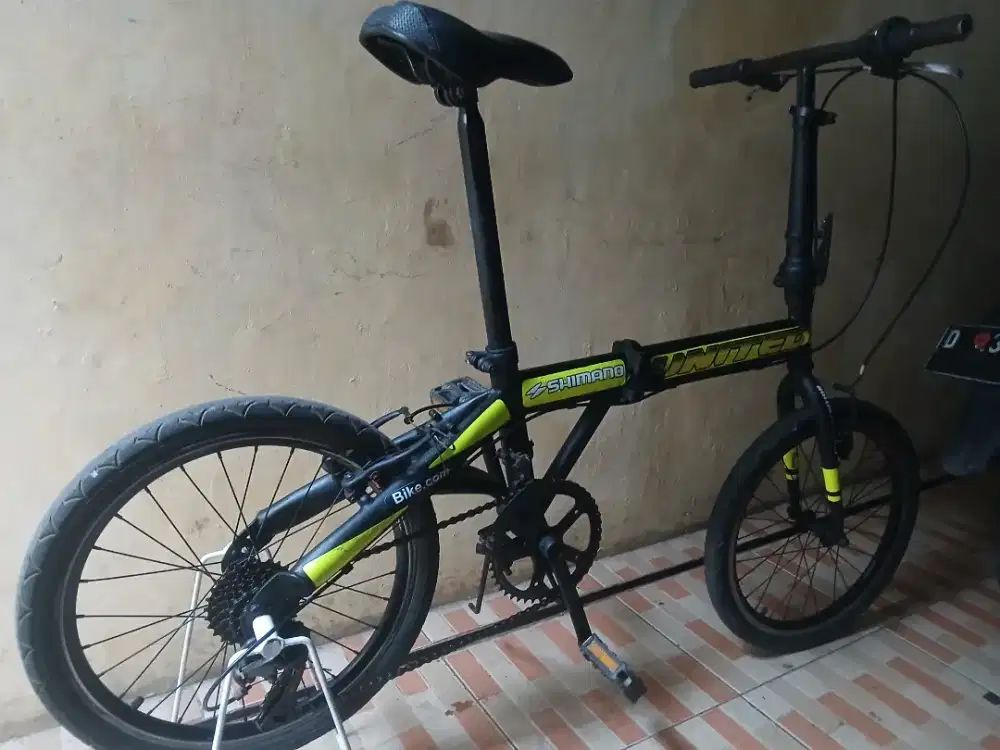 Sepeda lipat blackih