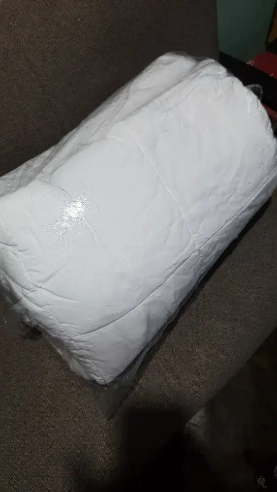 Jual cepat bed cover warna putih bagus