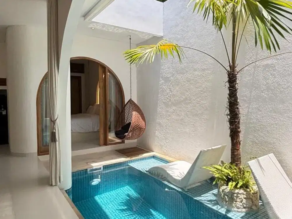 Vila Leasehold Bertema Tropis yang Dilengkapi Perabot di Seminyak