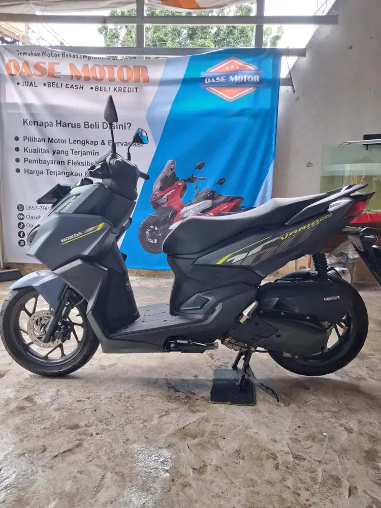(B) Honda Vario 160 CBS Tahun 2024