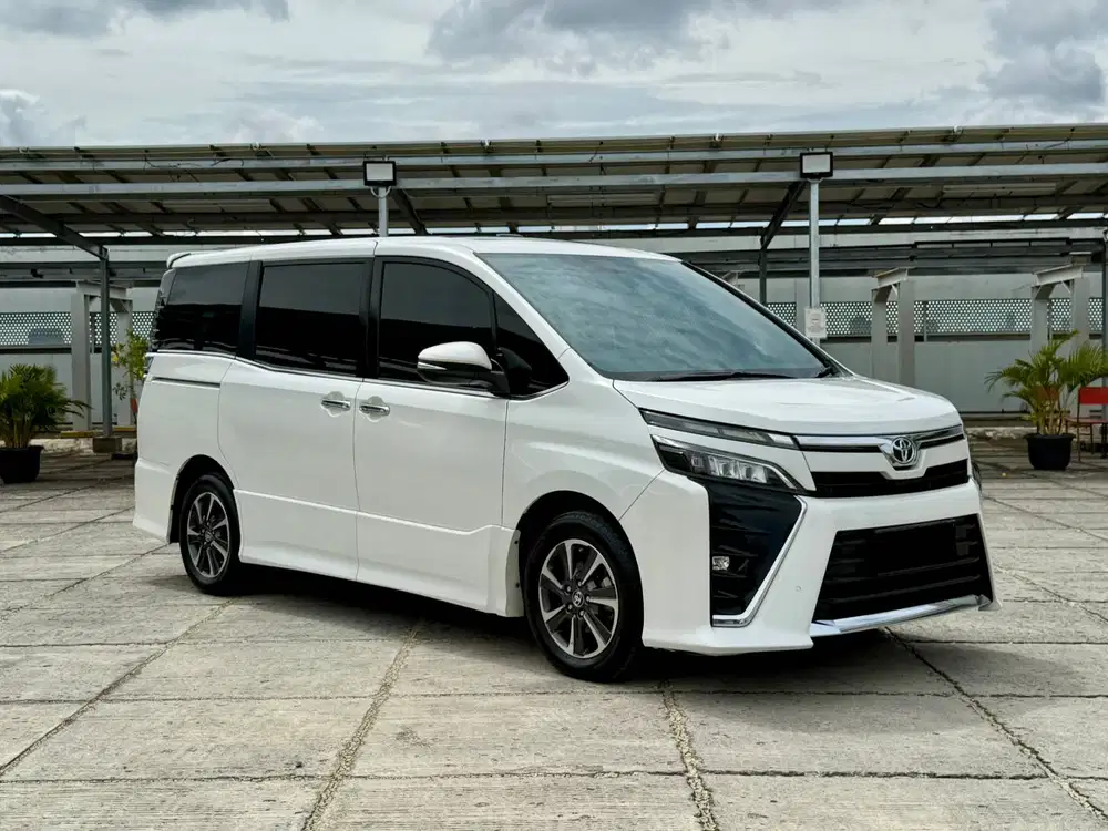 TOYOTA VOXY AT 2019