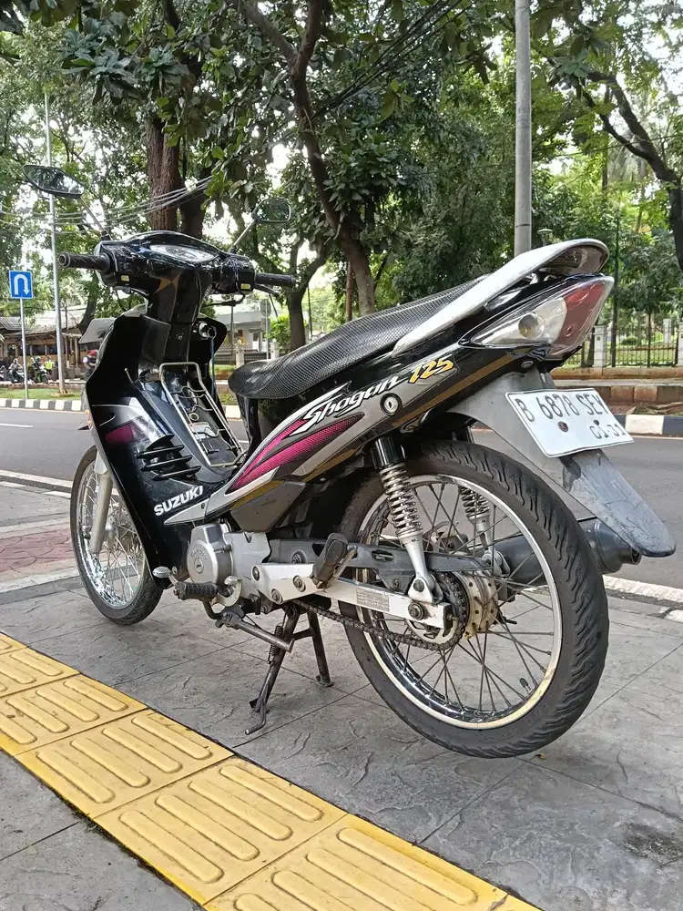 DIJUAL CASH SUZUKI SHOGUN R 125 THN 2006 PAJAK IDUP SIAP PAKAI