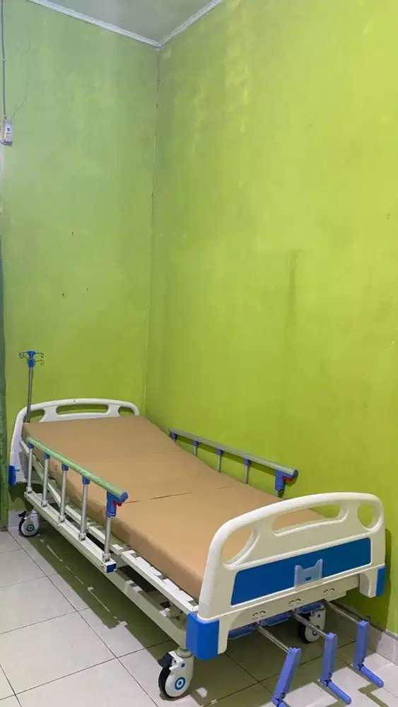 Dijuall ranjang pasien