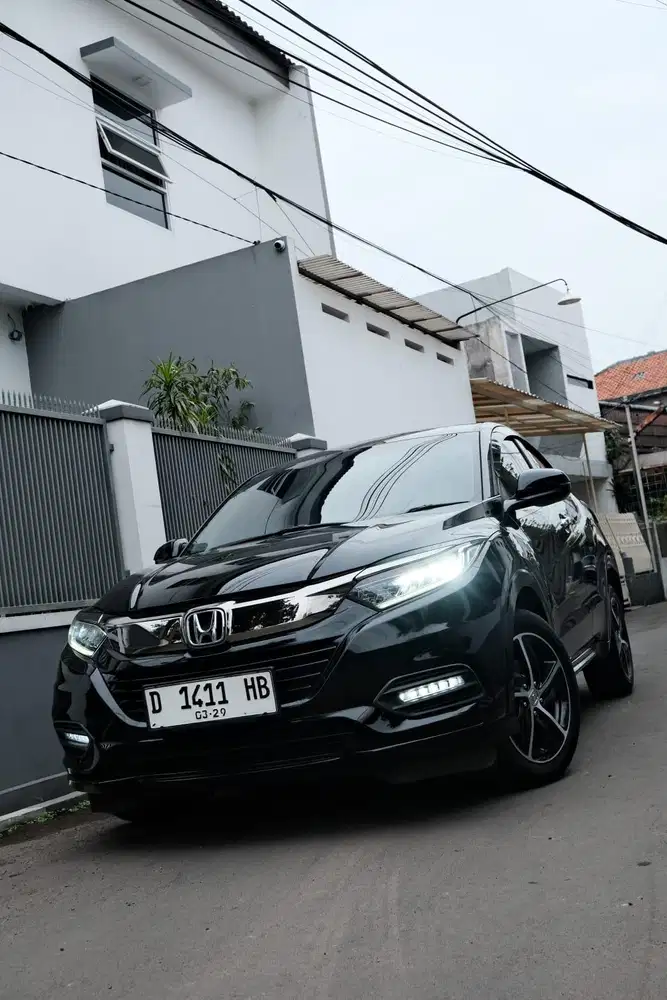 LOW KM // HONDA HRV PRESTIGE 1.8 AT 2018 FACELIFT
