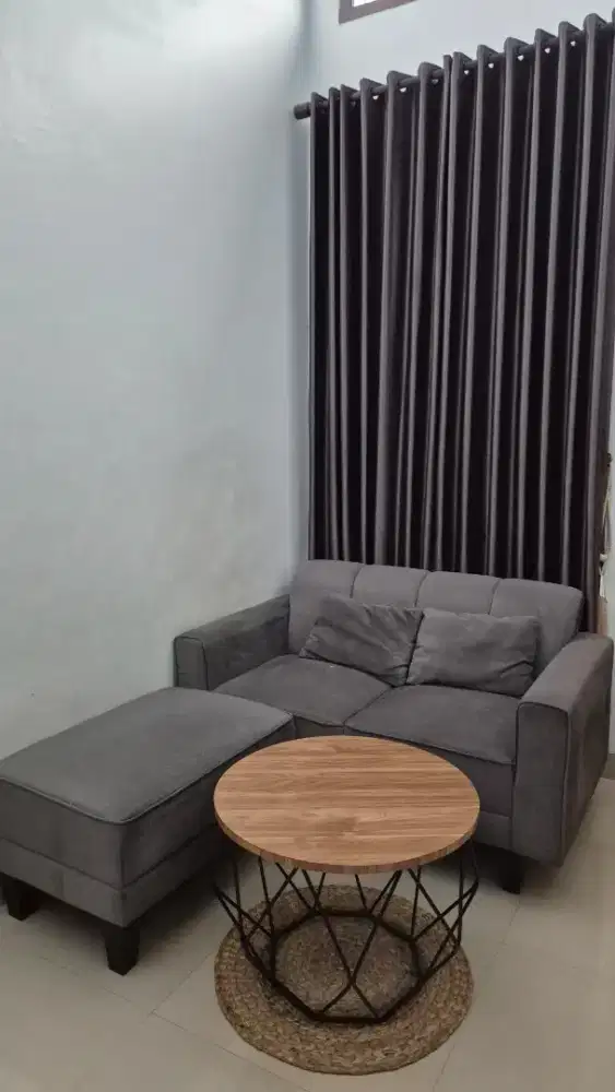 Sofa ruang tamu dan meja satu set