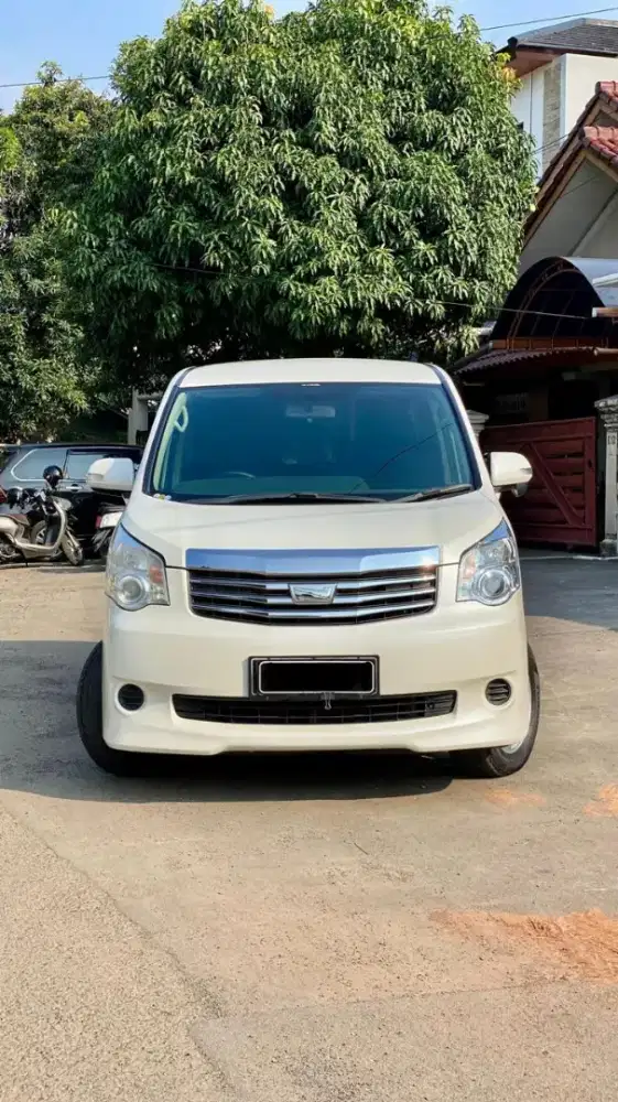 Toyota Nav1 G 2.0 Matic Tahun 2016 Putih Met