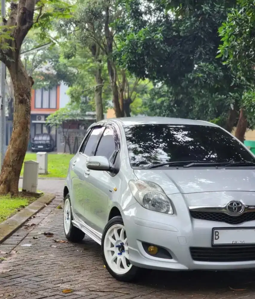 Toyota yaris 1.5 E AT