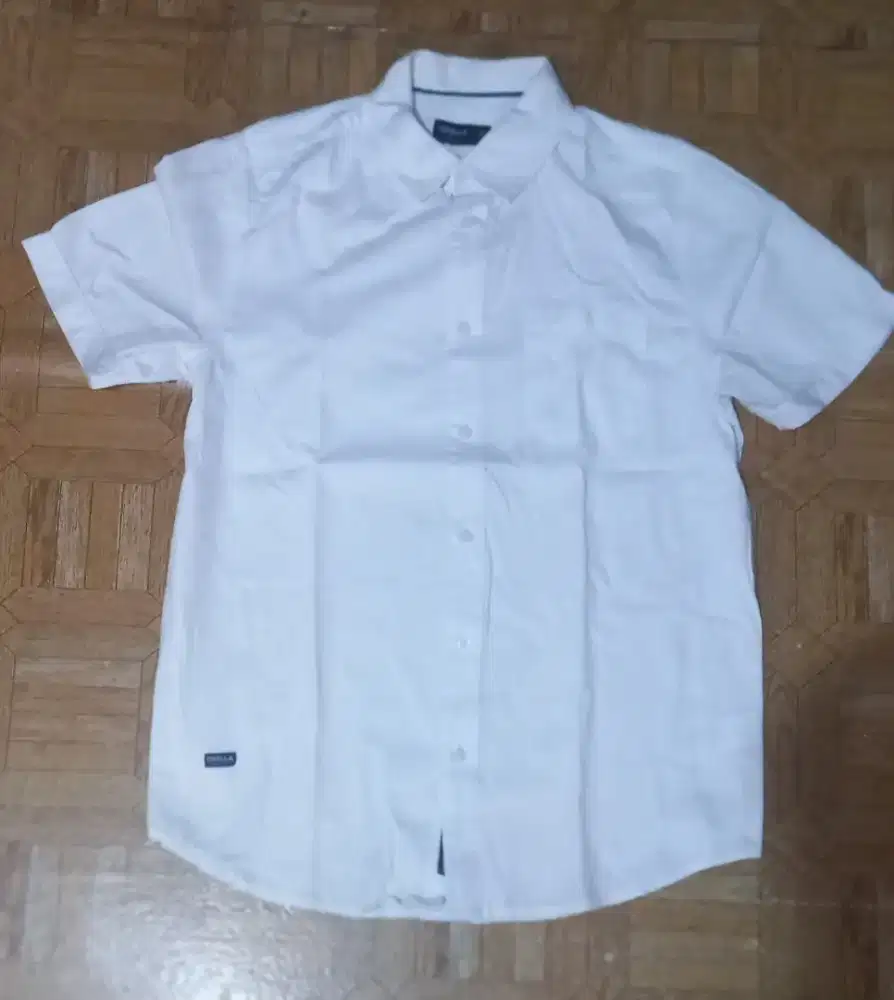 Kemeja Osella Putih