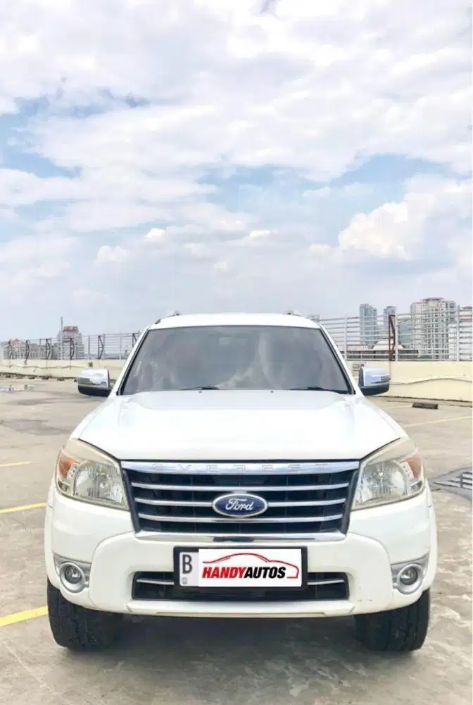 Everest XLT Limited Tahun 2011 Automatic Putih