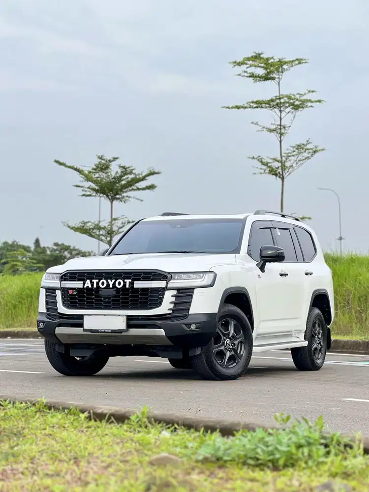 TOYOTA LAND CRUISER 300 GR-SPORT 2024