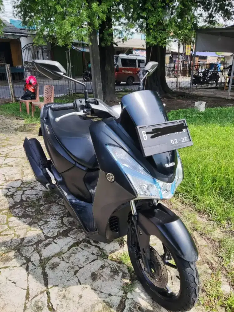 Motor Yamaha Lexi 2020 125 Hitam