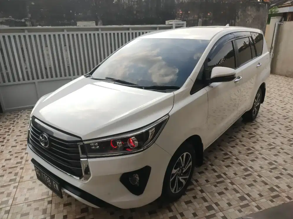 Toyota Innova Reborn Diesel Tipe V A/T Tahun 2021 Akhir Putih
