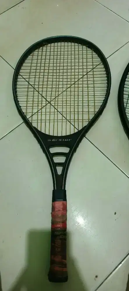 Raket tennis ringan