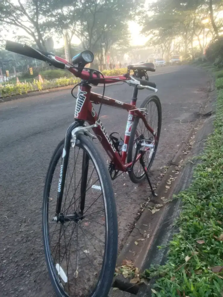 Sepeda Pasific merah