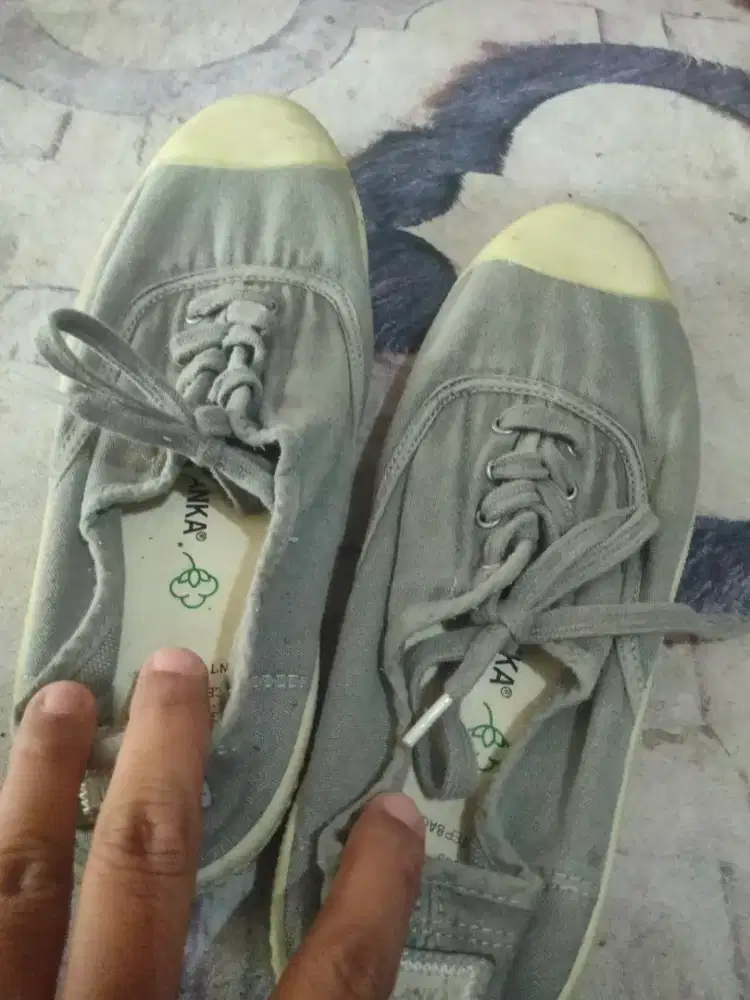 Sepatu casual on