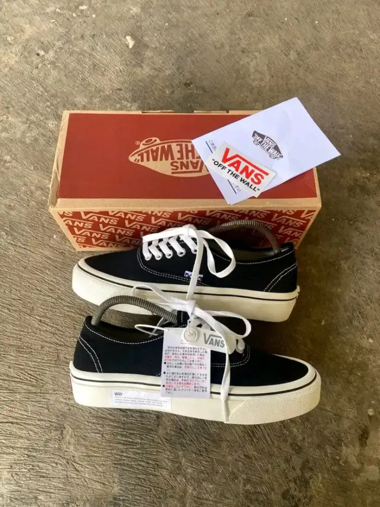 Vans authentic black white