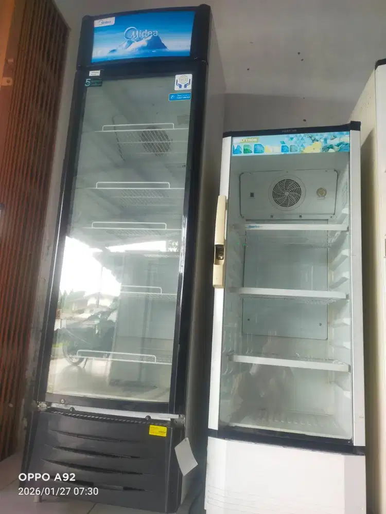 Showcase 1 pintu bekas murah merk polytron normal semua tinggal pakai