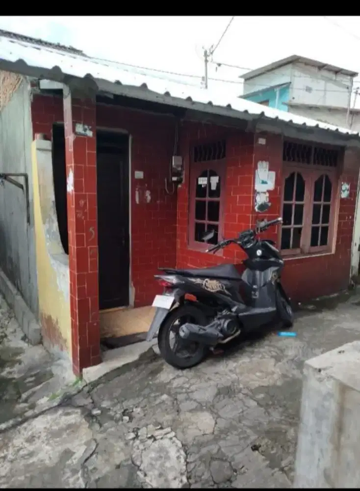 Jual rumah mungil lokasi belakang kampus Kusuma Husada lt 43m hrg 150j