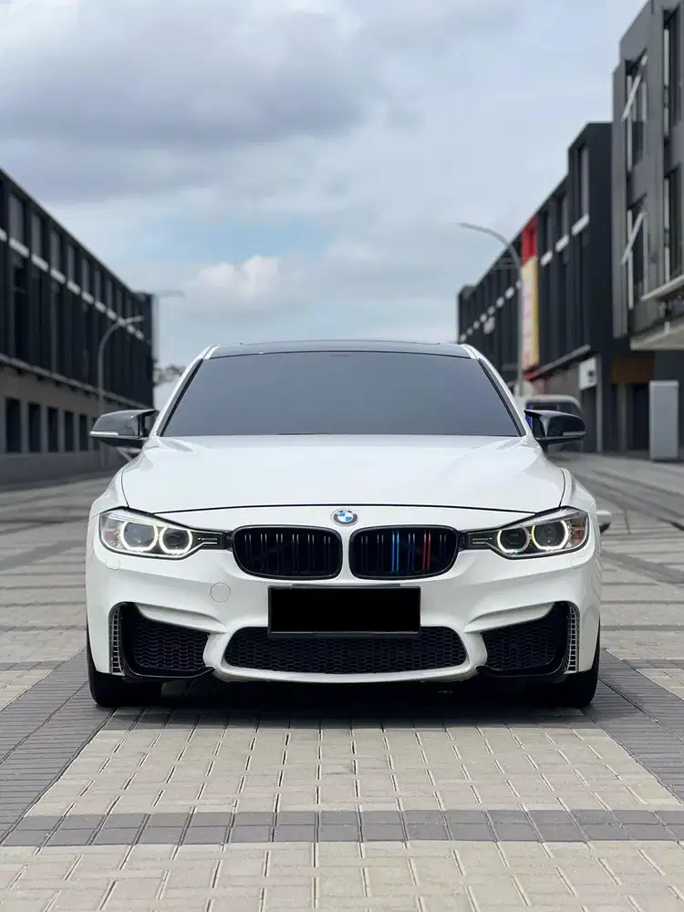 BMW 328i SPORT F30 2012 MODS