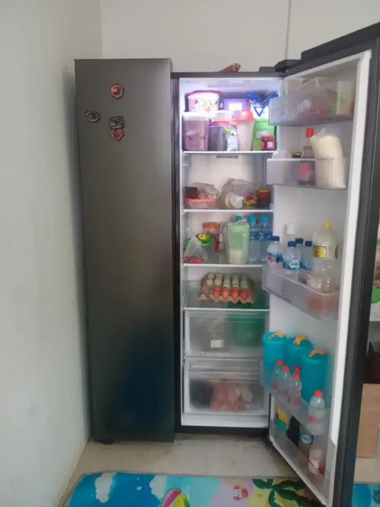 Dijual kulkas besar  2 pintu  merk samsung