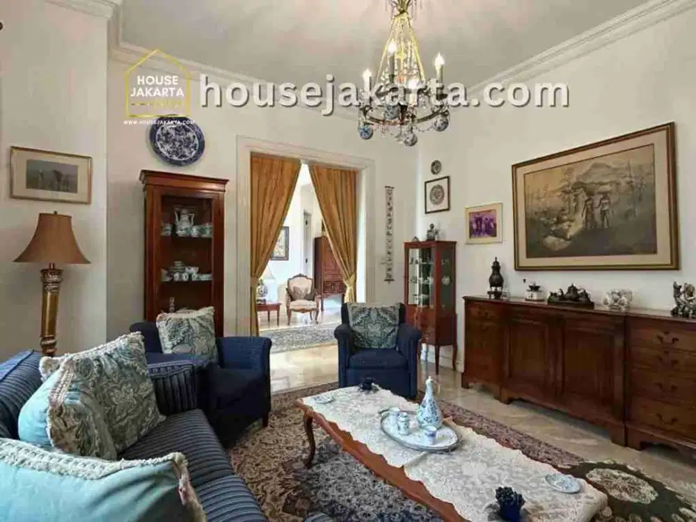 JUAL RUMAH SIMPRUG GOLF HADAP TIMUR , 2 LANTAI TERAWAT SIAP HUNI. DEKAT AREA SENAYAN & SUDIRMAN