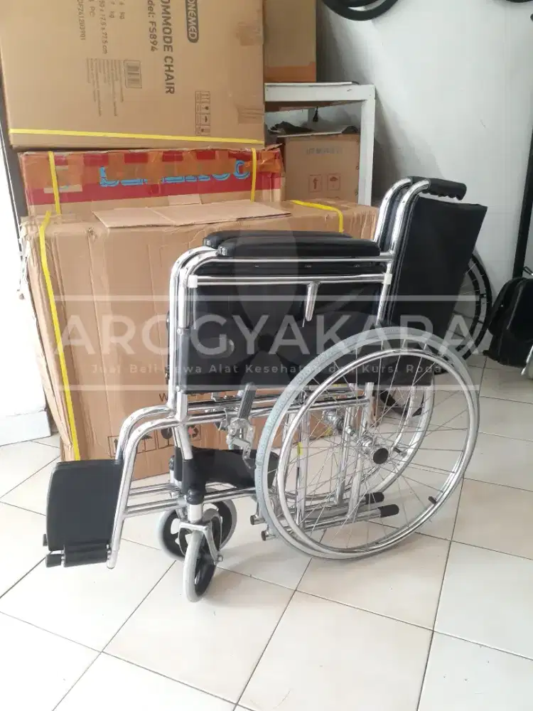 Kursi roda standart bekas