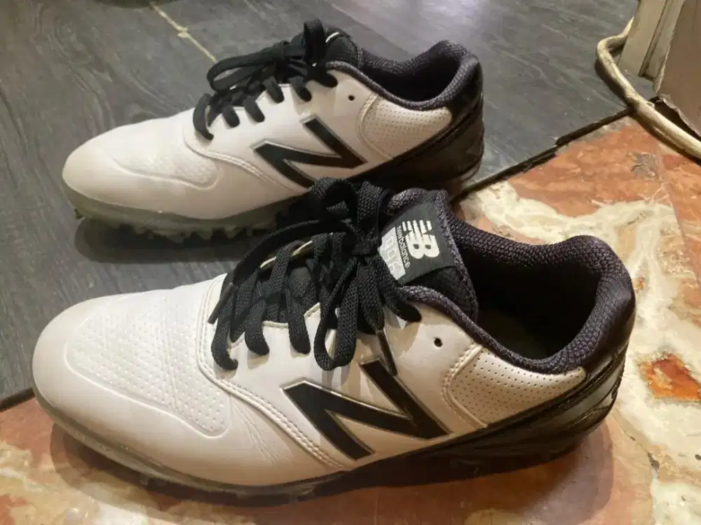Sepatu golf new balance