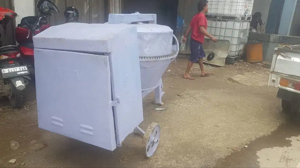 Jual Molen Cor Beton Merk AAA Mesin Dongfeng Mulus Siap Kerja