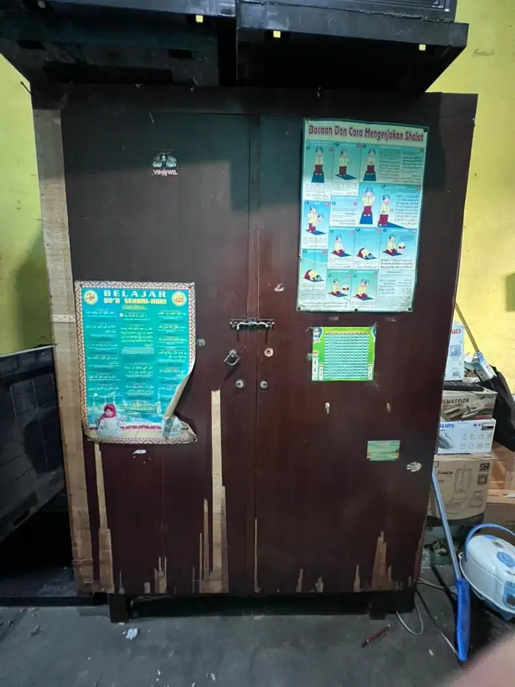 lemari kayu masih kokoh