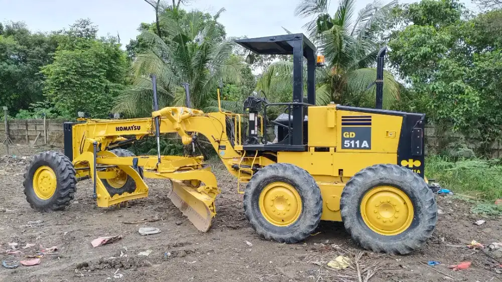 Dijual greder komatshu GD 511 A tahun 2011
