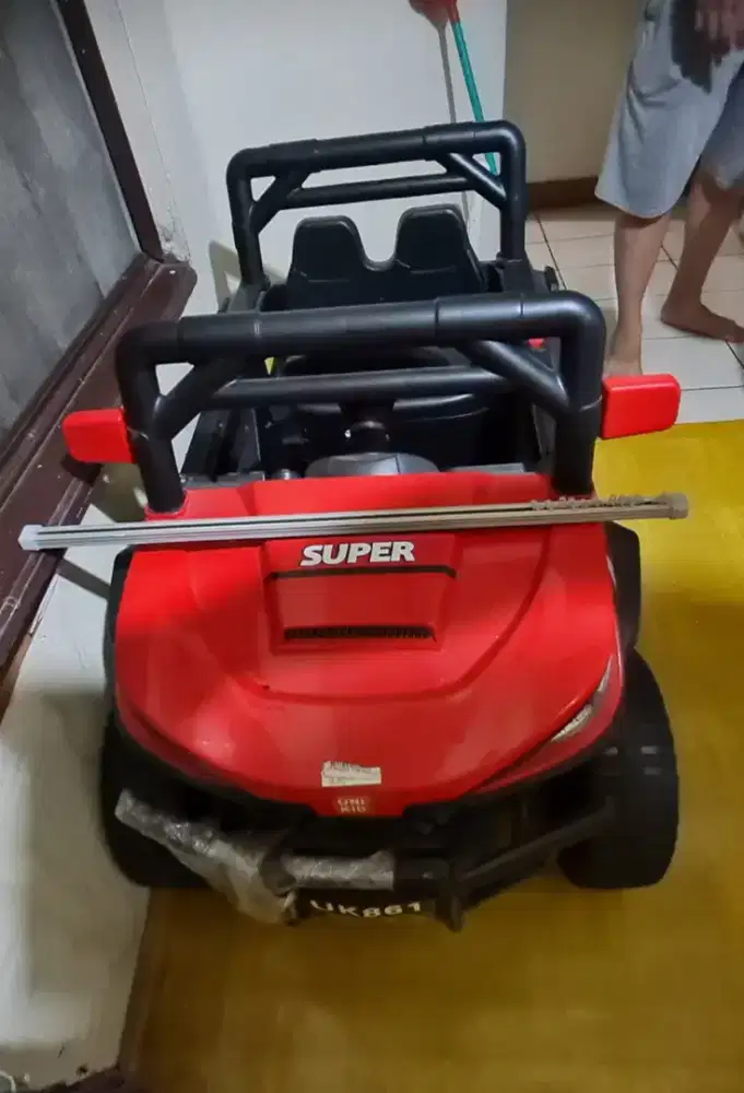 Mobil baterai pakai remote kontrol 4x4