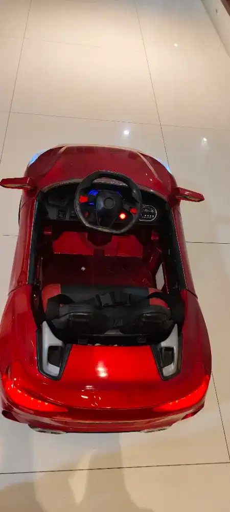 Mobil mainan aki Ferrari sport nego